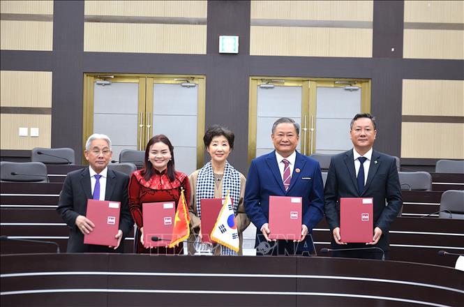 Lễ ký MOU giữa các trường Đại học và Cao đẳng của Việt Nam với Trường Hoseo. Ảnh: Khánh Vân - TTXVN tại Hàn Quốc
