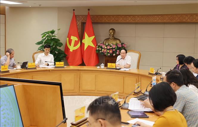 Phó Thủ tướng Lê Tiến Châu chủ trì họp hoàn thiện Đề án thí điểm thực hiện đánh giá, chấm điểm (KPI) về công tác xây dựng pháp luật. Ảnh: Lâm Khánh - TTXVN