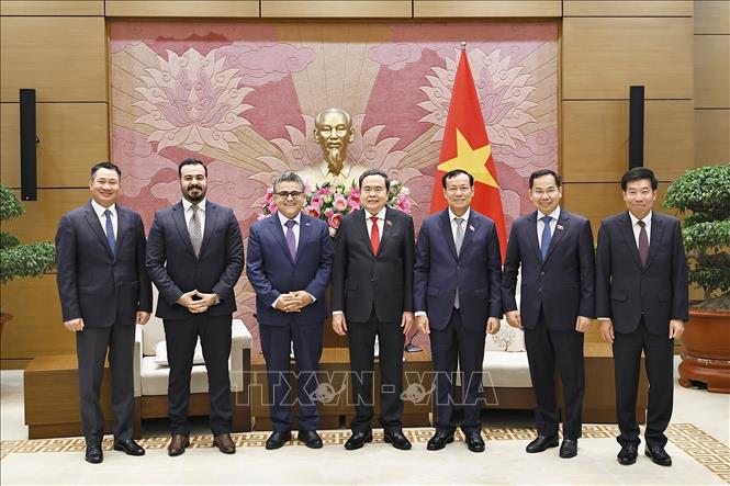 Chủ tịch Quốc hội Trần Thanh Mẫn với đại biểu. Ảnh: Doãn Tấn - TTXVN