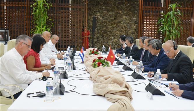 Quang cảnh cuộc hội đàm giữa Đặc phái viên của Tổng Bí thư, Chủ tịch nước Tô Lâm, đồng chí Lê Hoài Trung, Ủy viên Bộ Chính trị, Bộ trưởng Bộ Ngoại giao và Bộ trưởng Ngoại giao Cuba Bruno Rodríguez Parrilla. Ảnh: Việt Hùng - PV TTXVN tại Cuba 