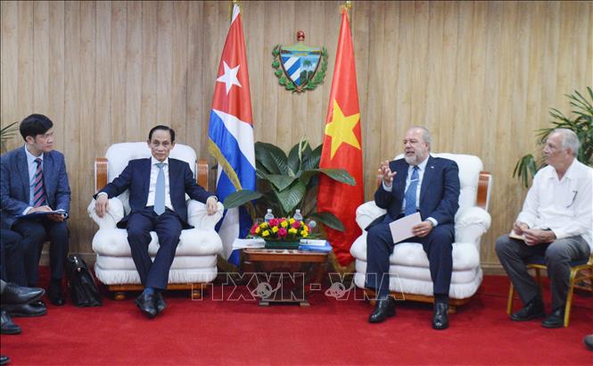 Thủ tướng Cuba Manuel Marrero Cruz (thứ 2, phải sang) đề cao hợp tác song phương Cuba - Việt Nam. Ảnh: Việt Hùng - PV TTXVN tại Cuba