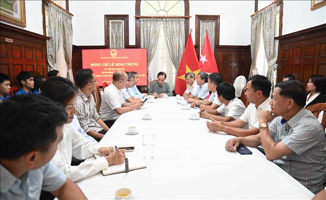 Quang cảnh cuộc gặp giữa Bộ trưởng Lê Hoài Trung và cộng đồng người Việt tại Cuba. Ảnh: Việt Hùng - PV TTXVN tại Cuba