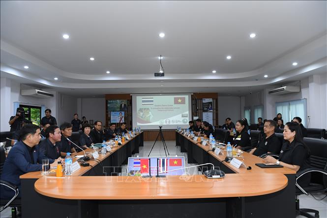 Quang cảnh buổi lễ bàn giao tại phòng hội nghị của Vườn thú Nakhon Ratchasima, tỉnh Nakhon Ratchasima, Thái Lan. Ảnh: Phạm Hải - PV TTXVN tại Thái Lan
