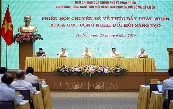 Thủ tướng Lê Minh Hưng, Trưởng Ban Chỉ đạo chủ trì Phiên họp chuyên đề về thúc đẩy phát triển khoa học, công nghệ, đổi mới sáng tạo. Ảnh: Dương Giang – TTXVN 
