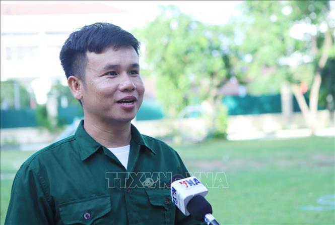 Anh Bounkham Phimmachanh, thí sinh đội Học viện Chính trị Công an Lào trả lời phỏng vấn phóng viên TTXVN. Ảnh: Xuân Tú - PV TTXVN tại Lào