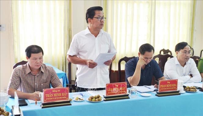 Ông Lâm Danh Nhân, Chủ tịch UBND phường Hiệp Thành (Cà Mau) phát biểu. Ảnh: Tuấn Kiệt – TTXVN.