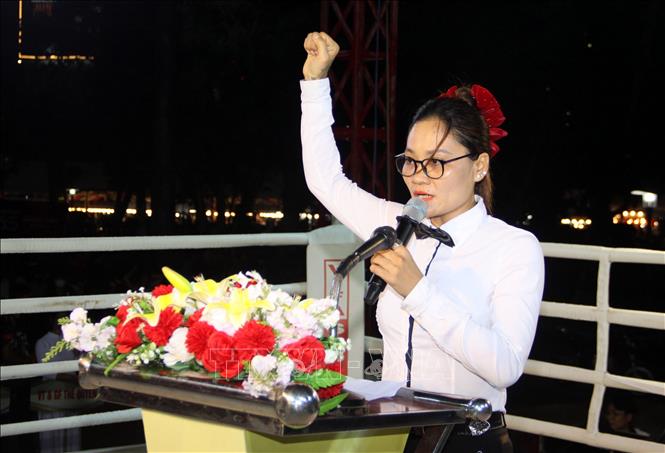 Đại diện Tổ Trọng tài tuyên thệ tại giải. Ảnh: Trịnh Bang Nhiệm - TTXVN