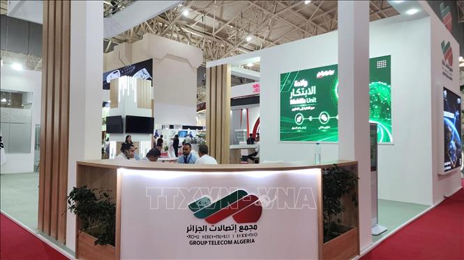 Gian hàng của Tập đoàn Viễn thông Algeria tham dự Hội chợ. Ảnh: Mạnh Hùng – PV TTXVN tại Algeria