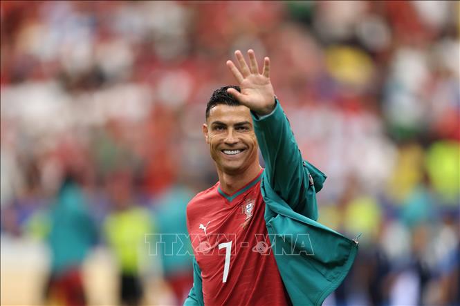 Tiền đạo Cristiano Ronaldo lập cú đúp, giúp Bồ Đào Nha đại thắng Uzbekistan 5-0. Ảnh: THX/TTXVN 