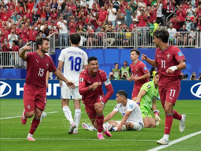 Tiền đạo Cristiano Ronaldo ghi bàn thắng, khẳng định sự trở lại sau trận ra quân nhạt nhoà của tuyển Bồ Đào Nha. Ảnh: THX/TTXVN