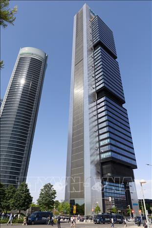 Tòa tháp Torre Moeve ở Madrid, Tây Ban Nha, ngày 23/6/2026. Ảnh: THX/TTXVN