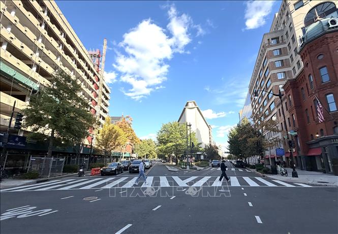 Một tuyến phố dân cư đông đúc tại Washington D.C. (Mỹ). Ảnh: Ngọc Quang – PV TTXVN tại Mỹ