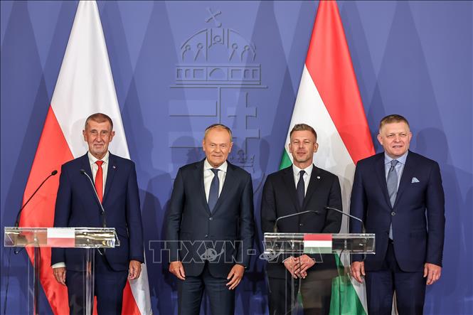 (Từ trái sang) Thủ tướng CH Séc Andrej Babis, Thủ tướng Ba Lan Donald Tusk, Thủ tướng Hungary Peter Magyar và Thủ tướng Slovakia Robert Fico tại cuộc họp báo sau hội nghị ở Godollo, Hungary ngày 23/6/2026. Ảnh: THX/TTXVN