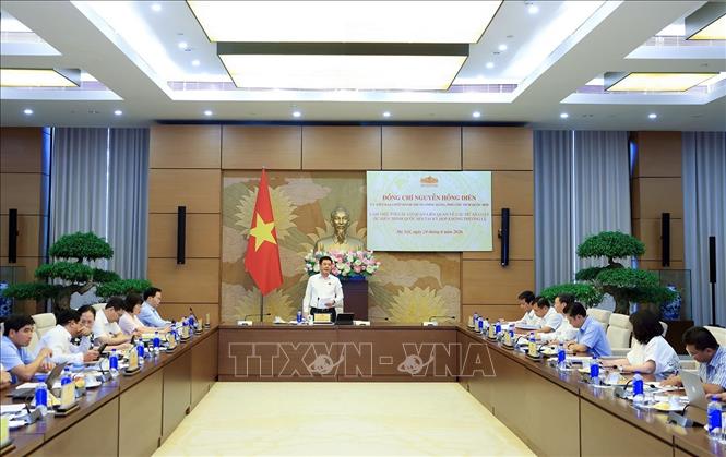 Phó Chủ tịch Quốc hội Nguyễn Hồng Diên làm việc với các cơ quan liên quan về các Dự án Luật. Ảnh: Tuấn Anh - TTXVN