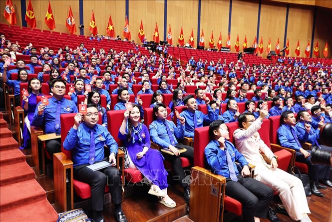 Các đại biểu biểu quyết tại Đại hội. Ảnh: Minh Đức – TTXVN