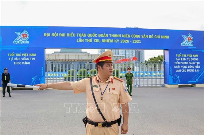 Cảnh sát giao thông Hà Nội phân luồng, điều tiết giao thông tại khu vực Trung tâm Hội nghị Quốc gia, ngày 24/6/2026. Ảnh: TTXVN phát.
