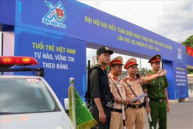 Công an thành phố Hà Nội triển khai các phương án bảo đảm trật tự, an toàn giao thông phục vụ Đại hội Đoàn toàn quốc lần thứ XIII. Ảnh: TTXVN phát