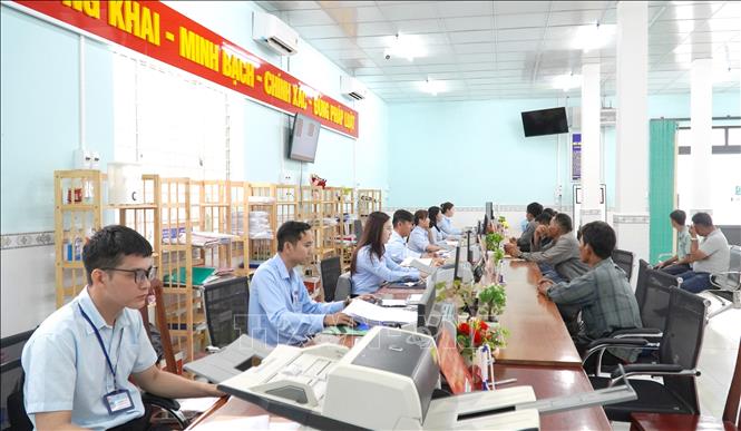 Trung tâm phục vụ hành chính công xã Bình An (An Giang). Ảnh: Văn Sĩ - TTXVN 