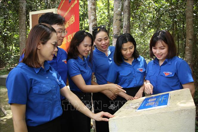 Số hóa di tích lịch sử góp phần lưu giữ, bảo tồn và lan tỏa các giá trị văn hóa trên không gian số. Ảnh: Giang Phương - TTXVN