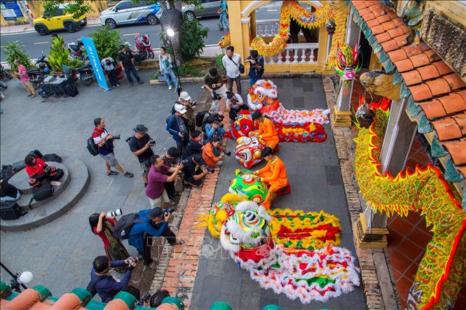 Các giá trị văn hóa truyền thống được người dân gìn giữ, sáng tạo và lan tỏa trên không gian mạng thông qua nhiều hoạt động sáng tác nghệ thuật, góp phần quảng bá hình ảnh, bản sắc văn hóa địa phương đến cộng đồng. Ảnh: Giang Phương - TTXVN