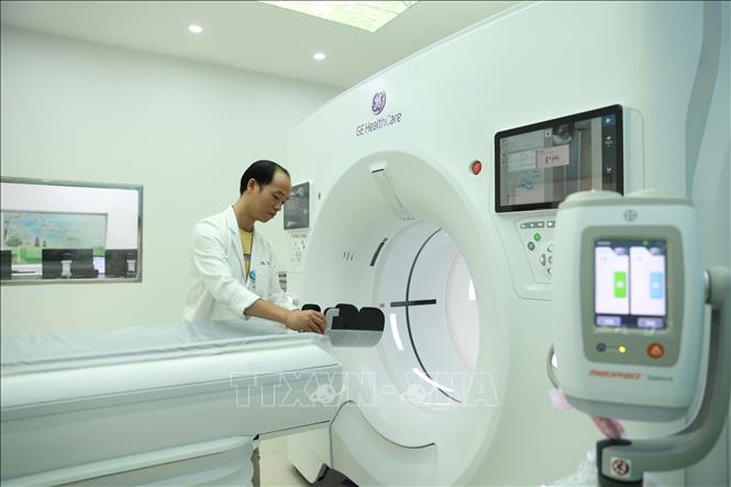 Nhân viên y tế của Bệnh viện Bạch Mai đã sẵn sàng phục vụ người bệnh. Ảnh: Tiến Long/TTXVN