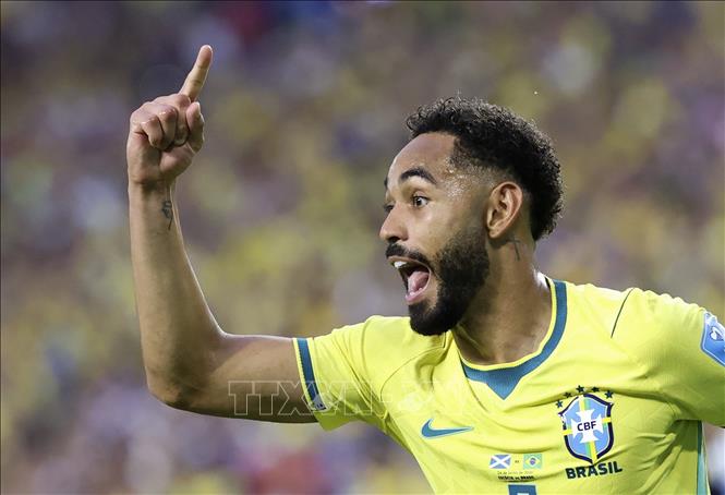 Tiền đạo Brazil Matheus Cunha ăn mừng sau khi ghi bàn thắng vào lưới Scotland. Ảnh: THX/TTXVN phát