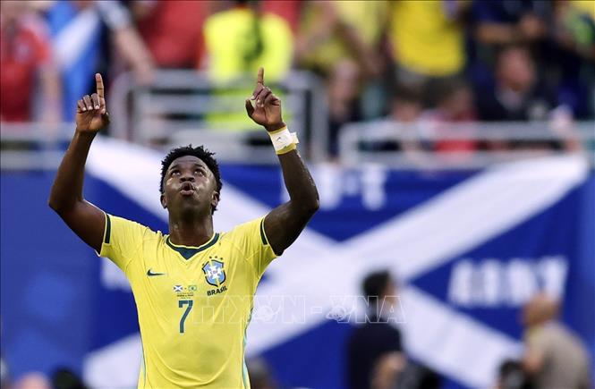 Tiền đạo Vinicius Junior của Brazil ăn mừng sau khi ghi bàn thắng vào lưới Scotland. Ảnh: THX/TTXVN phát