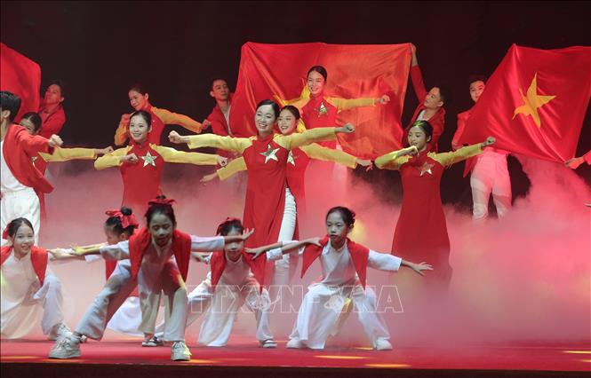 Các tiết mục văn nghệ đặc sắc chào mừng Đại hội đại biểu toàn quốc Đoàn Thanh niên Cộng sản Hồ Chí Minh lần thứ XIII, nhiệm kỳ 2026-2031. Ảnh: Minh Đức - TTXVN 