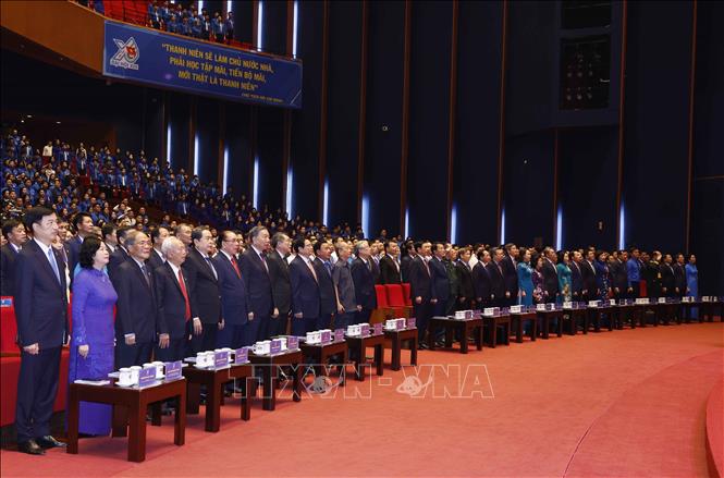 Tổng Bí thư, Chủ tịch nước Tô Lâm và các đại biểu thực hiện nghi lễ chào cờ. Ảnh: Thống Nhất – TTXVN