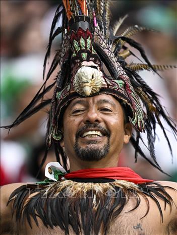 Một cổ động viên đội tuyển Mexico. Ảnh: THX/TTXVN