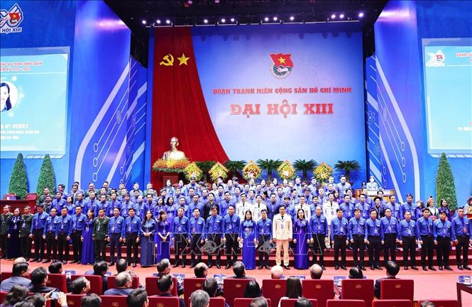 Ban Chấp hành Trung ương Đoàn khóa XIII, nhiệm kỳ 2026 - 2031 ra mắt Đại hội. Ảnh: Minh Đức - TTXVN
