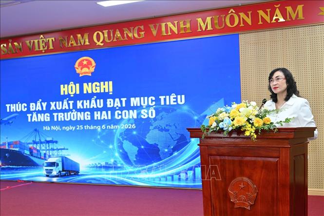 Thứ trưởng Bộ Công Thương Phan Thị Thắng phát biểu. Ảnh: Trần Việt - TTXVN 