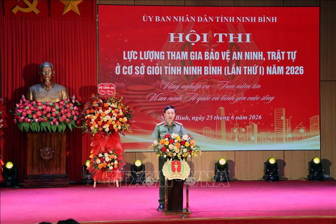 Đại tá Lê Văn Tuấn, Phó Giám đốc Công an tỉnh, Trưởng Ban Tổ chức phát biểu khai mạc Hội thi. Ảnh: Đại Nghĩa - TTXVN
