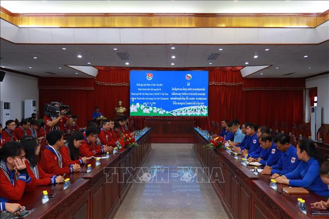 Quang cảnh buổi làm việc giữa Đoàn thanh niên tình nguyện hè Thành phố Hồ Chí Minh và Tỉnh đoàn Champasak. Ảnh: TTXVN phát