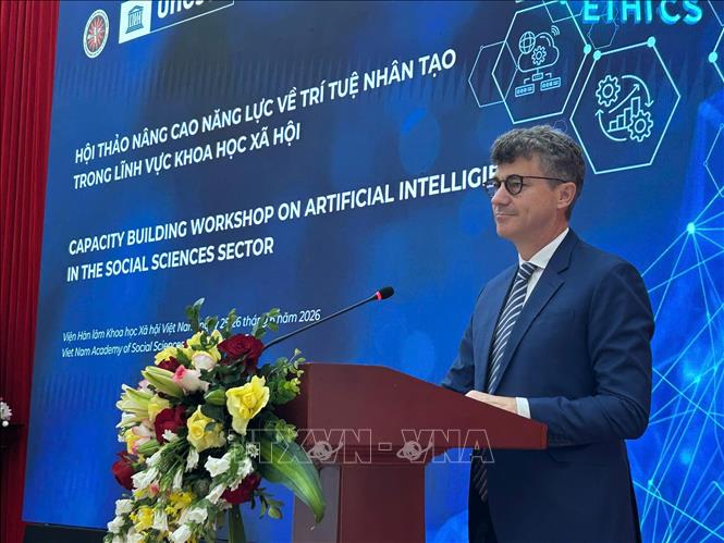 Tiến sĩ Jonathan Wallace Baker, Trưởng Đại diện UNESCO tại Việt Nam cho biết, UNESCO đã xây dựng Khung đào tạo kiến thức về trí tuệ nhân tạo cho khối các cơ quan Nhà nước. Ảnh: Thanh Hương -TTXVN