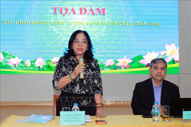 Bà Lượng Thị Tới, Phó Giám đốc Sở Nội vụ Thành phố Hồ Chí Minh, phát biểu tại tọa đàm. Ảnh: Thanh Vũ – TTXVN