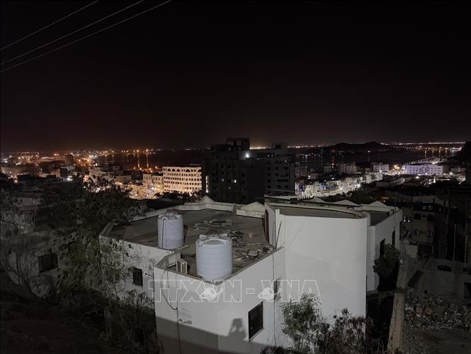 Cảnh mất điện tại Aden, Yemen. Ảnh: THX/TTXVN