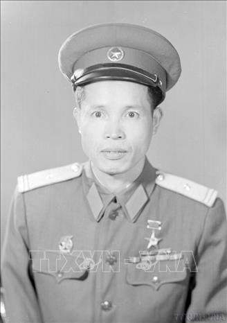 Anh hùng LLVT nhân dân La Văn Cầu (ảnh chụp năm 1978), ông được phong quân hàm Đại tá năm 1985 và nghỉ hưu năm 1996. Ảnh: TTXVN