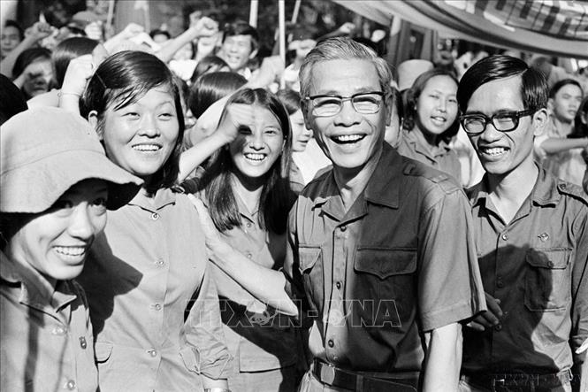 Bí thư thành ủy Thành phố Hồ Chí Minh Võ Văn Kiệt nói chuyện với thanh niên về tình hình và nhiệm vụ mới của thanh niên thành phố (15/10/1978). Ảnh: Phương Hùng - TTXVN