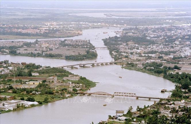Cầu Bình Triệu (TP. Hồ Chí Minh, 1996). Ảnh: Minh Đạo - TTXVN