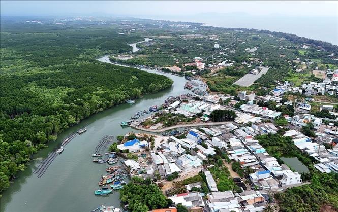 Cần Giờ được tách riêng là một phân vùng phát triển đô thị sinh thái biển. Ảnh: Hồng Đạt - TTXVN