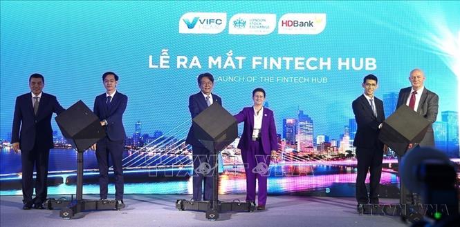 Trong quá trình phát triển Thành phố, nhiều mô hình ở các lĩnh vực kinh tế, tài chính, ngân hàng được triển khai và hoạt động hiệu quả. Trong ảnh: Lễ mắt Fintech Hub - một trong 4 trụ cột chiến lược của Trung tâm Tài chính quốc tế TP. Hồ Chí Minh (VIFC-HCMC), ngày 14/4/2026. Ảnh: Hứa Chung - TTXVN