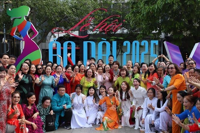  Hơn 3.000 người đồng diễn áo dài tại Thành phố Hồ Chí Minh (2025). Ảnh: Thu Hương - TTXVN