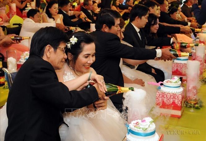 Lễ cưới tập thể dành cho 60 cặp đôi khuyết tật của Thành phố Hồ Chí Minh, với chủ đề “Ngày hạnh phúc” (2016). Ảnh: An Hiếu - TTXVN