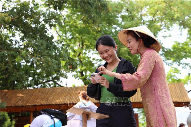 Giao diện trực quan của bản đồ số hệ thống các tháp Chăm được hiển thị trên thiết bị di động thông minh. Ảnh: Đặng Tuấn - TTXVN