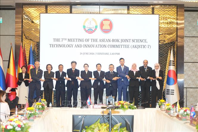 Đoàn đại biểu các quốc gia thành viên ASEAN chụp ảnh lưu niệm tại Hội nghị. Ảnh: Văn Phiên - PV TTXVN tại Lào