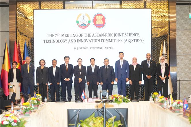 Đoàn đại biểu các quốc gia thành viên ASEAN chụp ảnh lưu niệm tại Hội nghị. Ảnh: Văn Phiên - PV TTXVN tại Lào