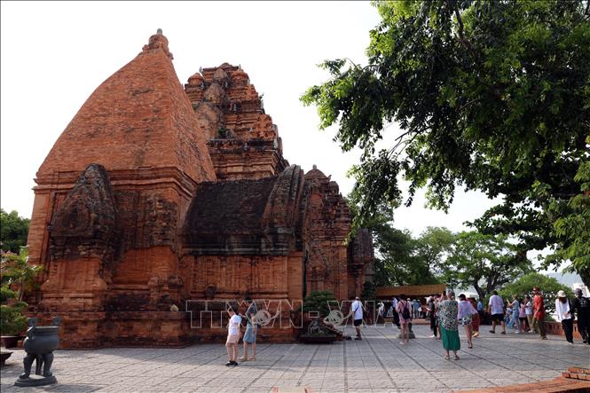 Vẻ đẹp cổ kính của quần thể kiến trúc Tháp Bà Pô Nagar hòa quyện cùng các giải pháp truyền thông công nghệ mới. Ảnh: Đặng Tuấn - TTXVN