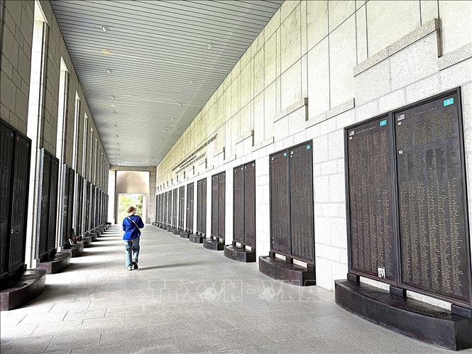 Khu tưởng niệm Liên hợp quốc tại Bảo tàng Lịch sử Chiến tranh Hàn Quốc lưu giữ tên của các quân nhân thuộc lực lượng Liên hợp quốc tham gia Chiến tranh Triều Tiên, góp phần nhắc nhớ những hy sinh trong cuộc xung đột và truyền tải thông điệp về hòa bình, hợp tác quốc tế. Ảnh: Nhật Hưng  - PV TTXVN tại Hàn Quốc