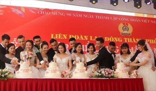 Liên đoàn Lao động thành phố Hải Phòng tổ chức lễ cưới tập thể cho 10 đôi vợ chồng là công nhân đang làm việc tại các công ty trên địa bàn, chiều 20/4/2019. Ảnh: Minh Thu - TTXVN